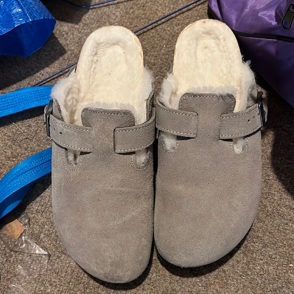 Fleeced clog